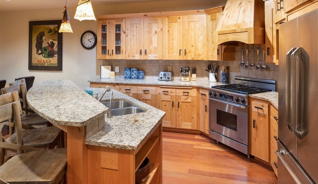 Grand Lodge 8 at the Official Collins Lake Resort