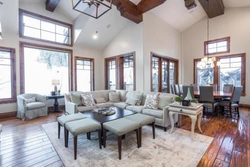 Grand Lodge - Five Bedroom #402 - Ski-in ski-out
