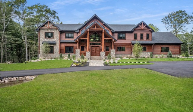 "Grand Lodge" Majestic 9,800 sq ft, 10-Bed, 6-Bath, Indoor Pool, Game Room, Whole House Sound System