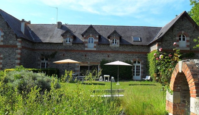 Grand logis du MANOIR de Kerhir, charm and old stone in Trégor