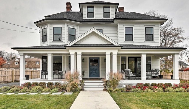 Grand Long Branch Home 1 Block to Beach!