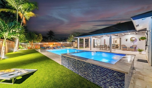 Grand Lux Villa/Heated Pool/Spa/Game fun/Nr Beach