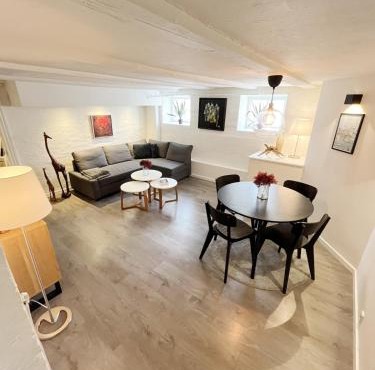 Grand Luxury Apartment Close to the Pedestrian Street