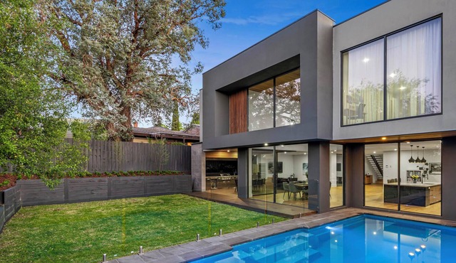 Grand Luxury Retreat in Melbourne's East