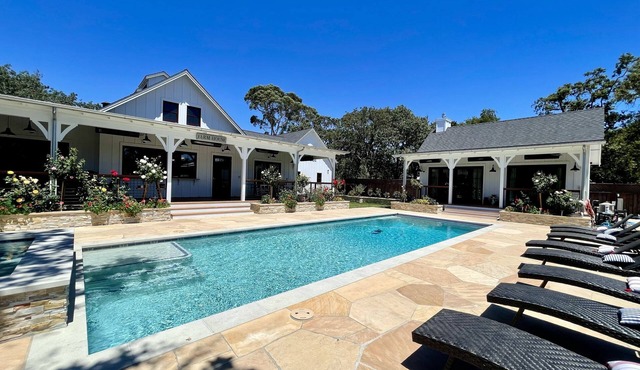 Grand Luxury Estate, 5 min from Wineries, Chefs Kitchen, Pool & Spa, Bocce, Farm