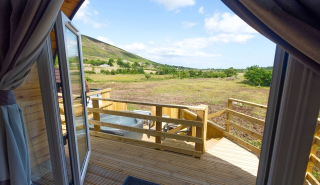 Grand Luxury Glamping Pod on the North Coast 500 Route with Private Hot Tub