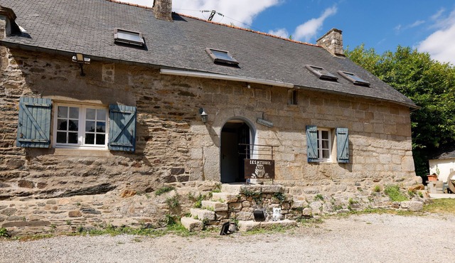"Grand Maman" House with Shared Pool, Shared Terrace and Wi-Fi