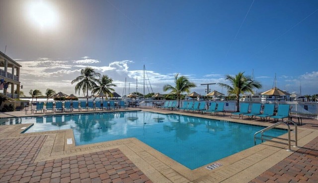Grand Marina Suite - Poolside & Waterfront Condo