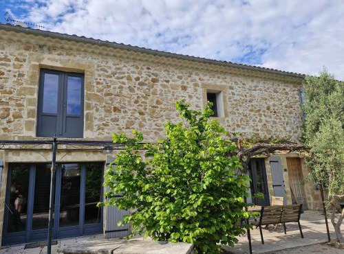 Grand mas provençal 3 chambres et 1 dortoir 7 pers, idéal familles groupes, fraîcheur d'été