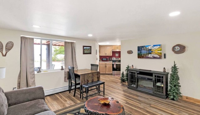 Grand Mesa Retreat with Hot Tub and Mountain View
