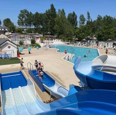 Grand mobil home exposé sud, 2 salles de bain