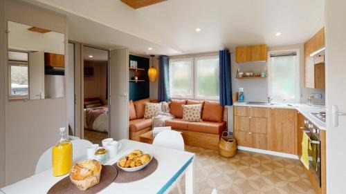 Grand Mobil-Home 6 personnes neuf "vue lac" Parentis en Born Camping Le Pipiou 4 étoiles