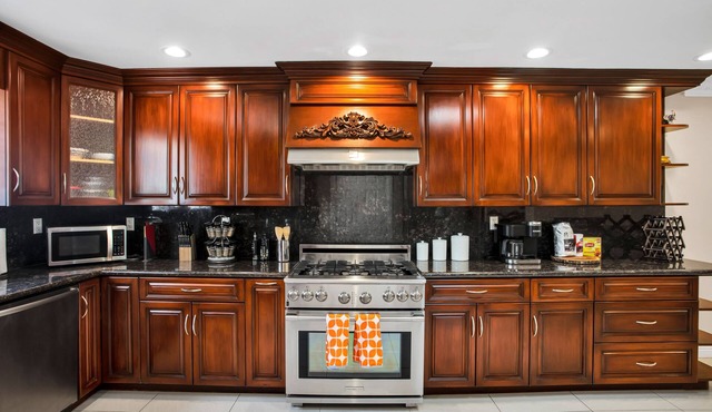 Grand Monthly Rental Villa close to Fashion Mall