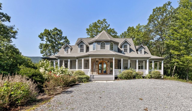 Grand Mountain Getaway near Dupont~Hendersonville, NC
