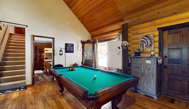 Grand Mountain Retreat w/Piano, Fast WiFi, Fireplace, Private Deck