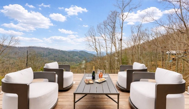 Grand Mountain Retreat: Views|Spa| Sauna|Seclusion|Cinema