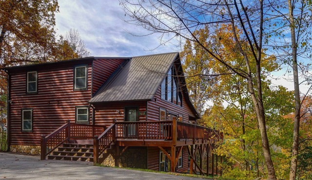 Grand Mountain Views Cabin - Hot Tub, Fire Pit, Casino!