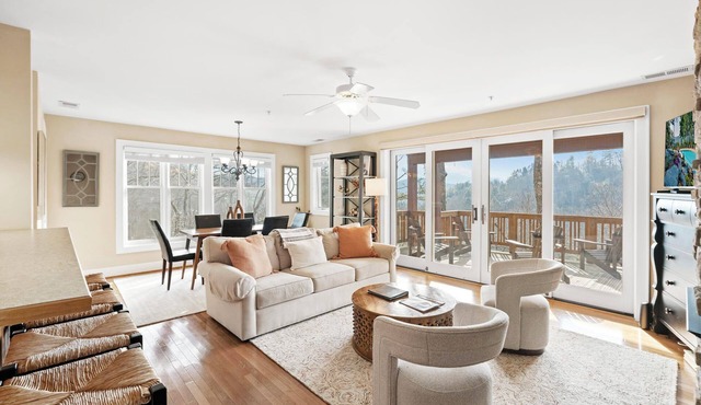 Grand Oaks A1- Mountain Condo, Gated Resort, Indoor/Outdoor Pools & Hot Tub