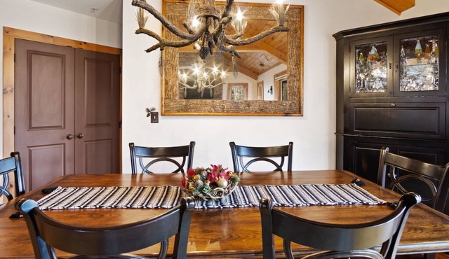 Grand Oaks B6- Mountain Condo, Gated Resort, Indoor/Outdoor Pools & Hot Tub