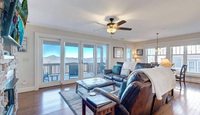 Grand Oaks RC4- Mountain Condo, Gated Resort, Indoor/Outdoor Pools & Hot Tub