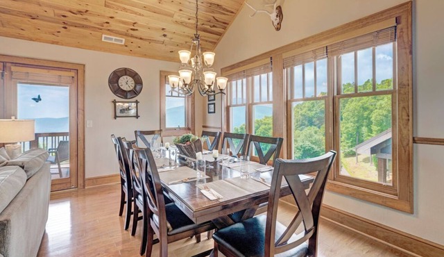 Grand Oaks RS6- Mountain Condo, Gated Resort, Indoor/Outdoor Pools & Hot Tub