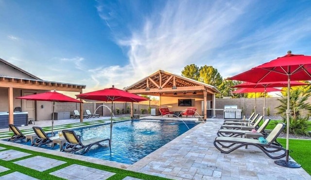 Grand Oasis, 1/2 Acre High-End Haven, Near Golf!