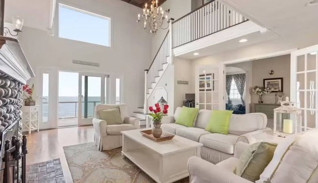 Grand Ocean Front Home With Wrap Around Deck And Endless Views