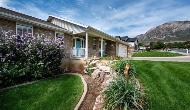 Grand Ogden Lodge, Hot Tub, Close to Ski Resorts – 6 BR | 5 Baths | Hot Tub
