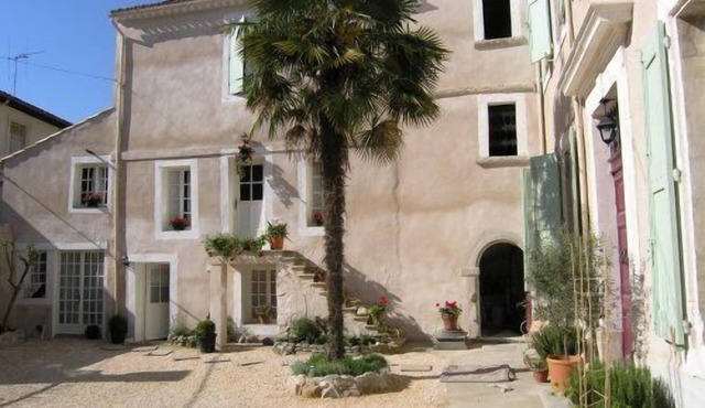 Grand old Villa with pool in the heart of Capestang town (on the Canal du Midi)
