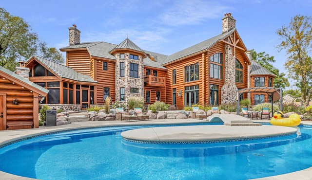 Grand on Longtail | Lazy River · Lake · Luxe Stay