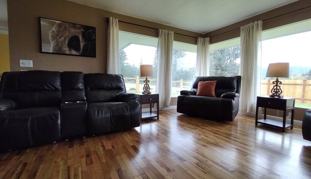 Grand Opening! 3-Bedroom Home- Close to Olympic National Park and Lake Quinault