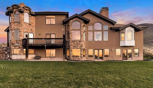 Grand Palace in SLC *Hot Tub* Theater* Sleeps 39!