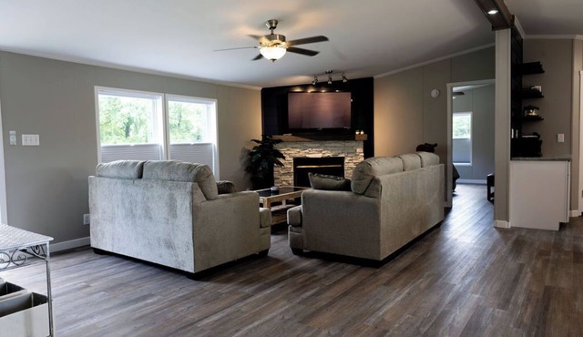 Grand Park 2 miles away from Country Setting 4 Bedroom home on Monon Trailn.