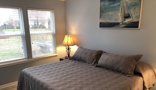 Grand Park a few minutes away ! Newly decorated .