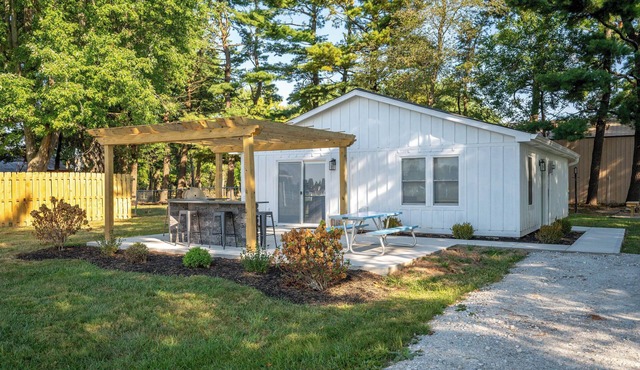 Grand Park Cottage - sleeps 12 steps from Grand Park