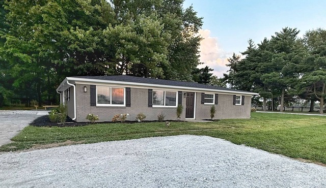 Grand Park Lodge -5 BDRM, 4 Full BA Home next to Grand Park!