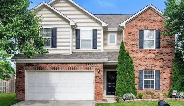 Grand Park minutes away sleeps 13