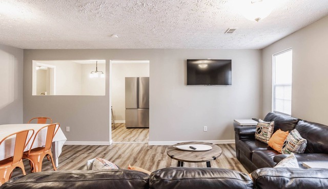 Grand Park, Westfield, Space For Entire Team, Sleeps 30 comfortably. Unit B