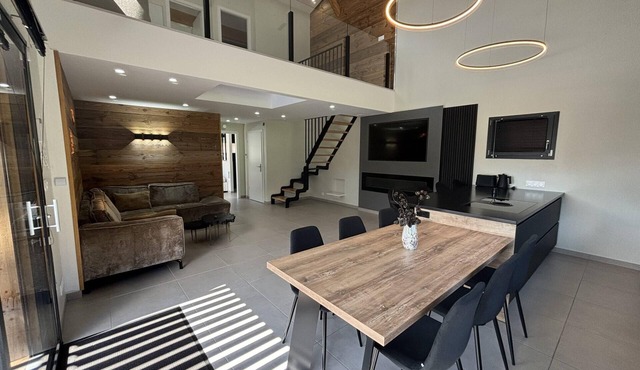 Grand Perce Neige: modern chalet, private spa, 7p