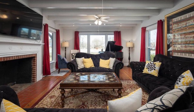 Grand Performance Home 3 min to Downtown/Stockyards with large yard