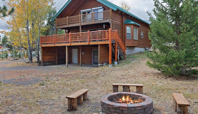 Grand Point Lodge by KABINO Air Conditioning Hot Tub Foosball Fire Pit WiFi Huge