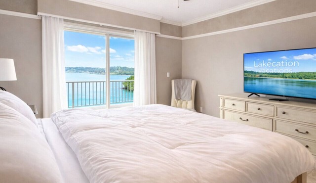 Grand Point Luxury Lakefront 5BED/3.5BA Hottub/Dock/Movie Theater/Game Room-18PP
