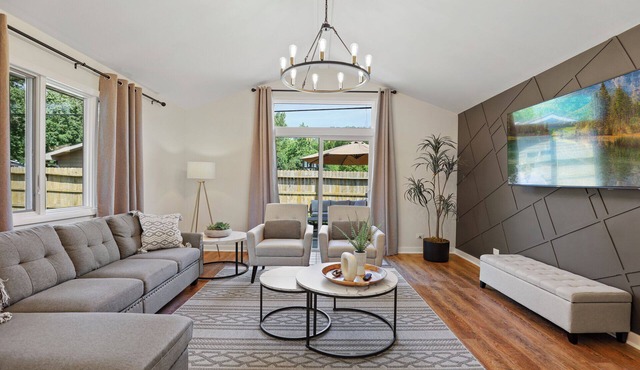 Grand Retreat/5 Bedrooms/Game Room