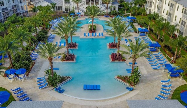 Grand Retreat w/Pool, Gym, Tennis Court, King Bed
