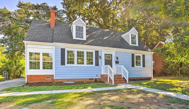 Grand Richmond Home w/ Great Location & Views