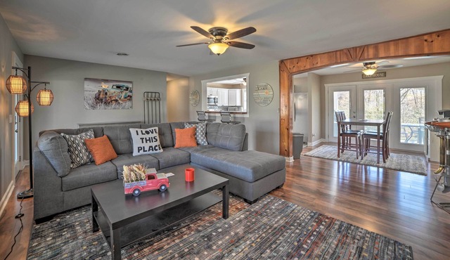 Grand Rivers Home, Close to Town + Lakefront!