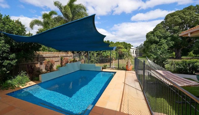 Grand Riverside Retreat – 5BR Pet-Friendly Home in Annandale