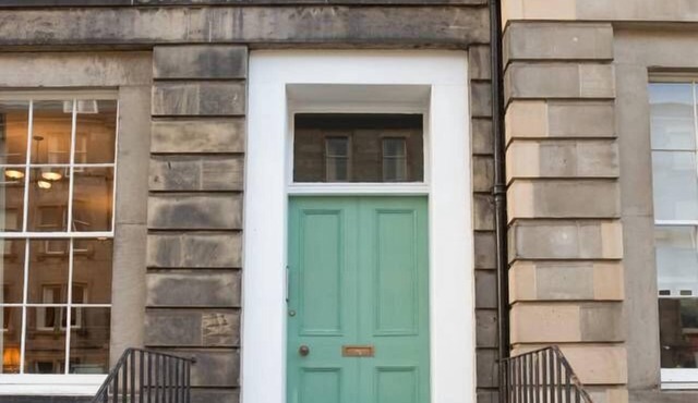 GRAND & SPACIOUS CENTRAL APT WITH WIFI