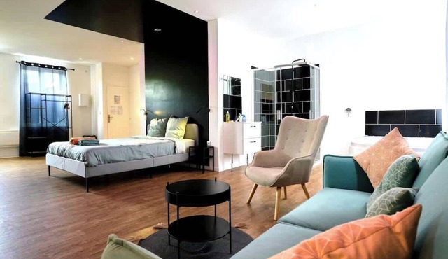 Grand studio avec Balnéo, proche gare