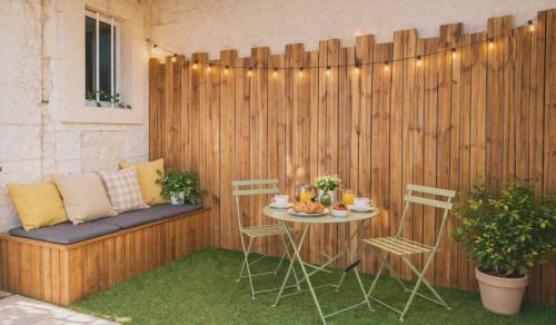 Grand studio centre La Roche-Chalais, Terrasse, Parking, Fibre